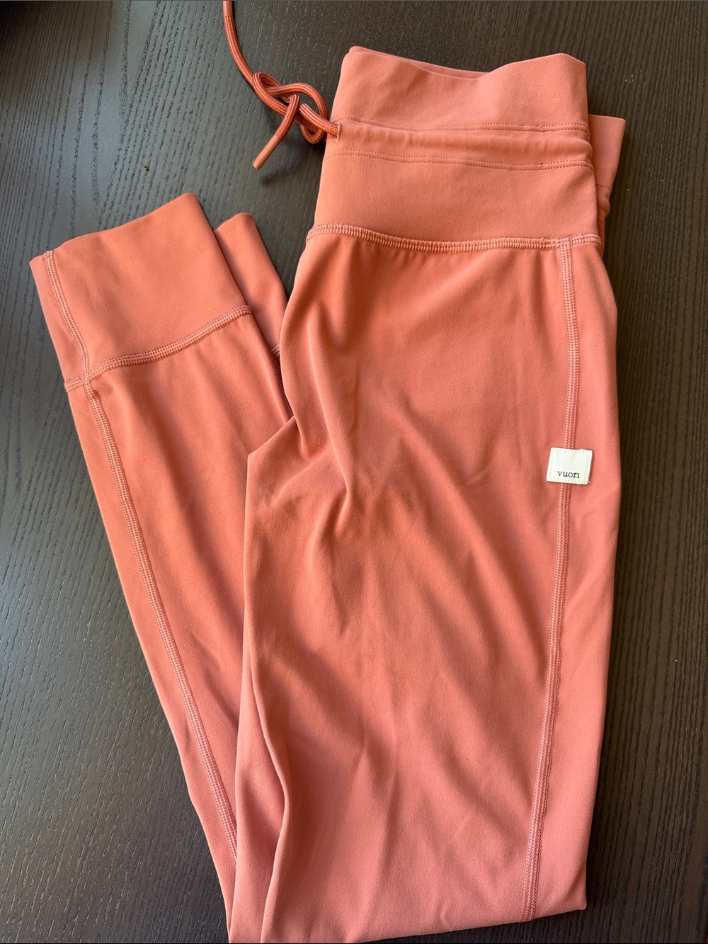 Vuori Womens High Rise Daily Jogger Yoga Leggings.